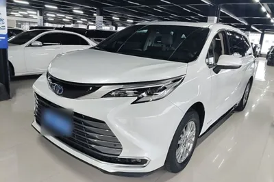 Toyota Sienna · 2023 год