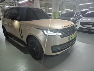 Land Rover Range Rover 2024, 27800 км, за 120257.32 USD