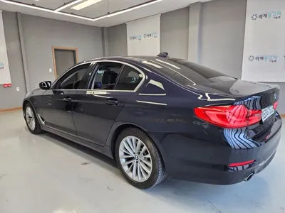 BMW 5-Series 2020, 57896 км, за 16836.76 USD