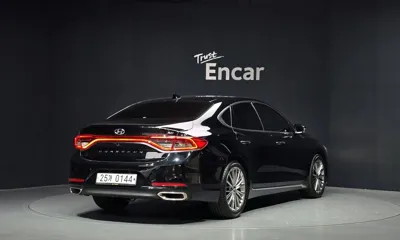 Hyundai Grandeur 2017, 81983 км, за 10097.73 USD