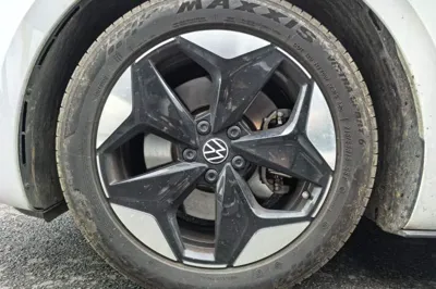 Volkswagen ID.3 2025, 12300 км, за 17158 USD