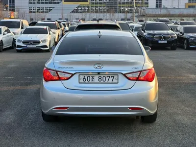 Hyundai Sonata 2010, 107511 км, за 2180.38 USD
