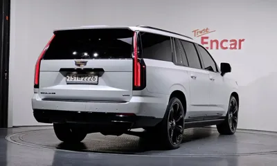 Cadillac Escalade 2025, 5888 км, за 111331.34 USD