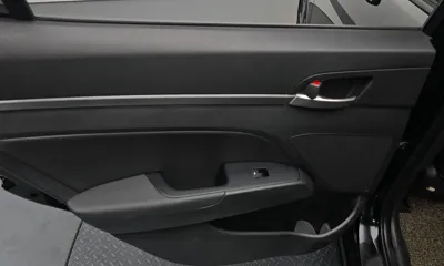 Hyundai Avante 2019, 62330 км, за 6874.67 USD - фото 25