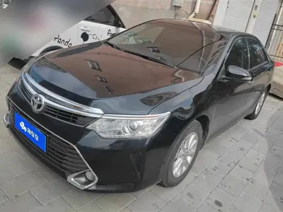 Toyota Camry · 2015 год
