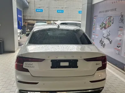 Volvo S60 2025, 5600 км, за 22041.95 USD - фото 7