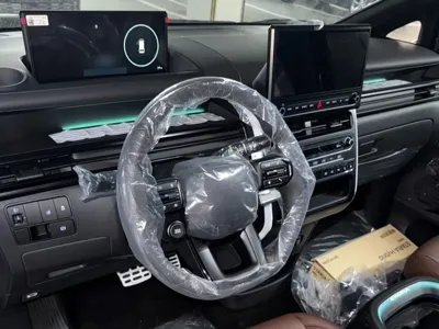 Hyundai Staria 2025, 50 км, за 37785.04 USD