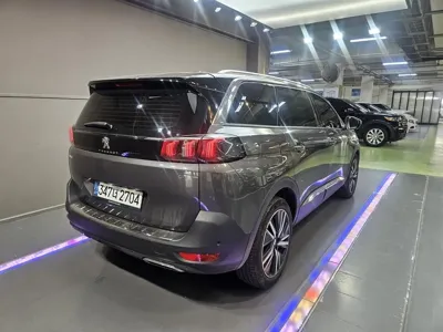 Peugeot 5008 2024, 29050 км, за 17517.2 USD