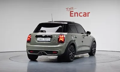 MINI Cooper 2019, 63902 км, за 13022.89 USD