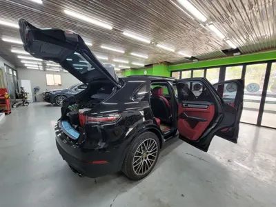 Porsche Cayenne 2023, 46000 км, за 64658 USD
