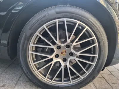 Porsche Cayenne 2023, 46000 км, за 64658 USD