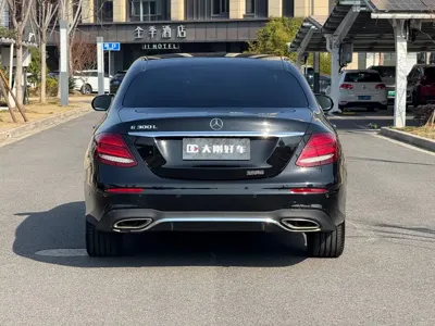 Mercedes-Benz E-Class 2019, 130000 км, за 26850.95 USD