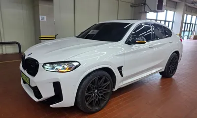 BMW X4M 2025, 4425 км, за 58605.17 USD