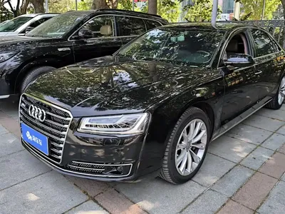 Audi A8 · 2017 год