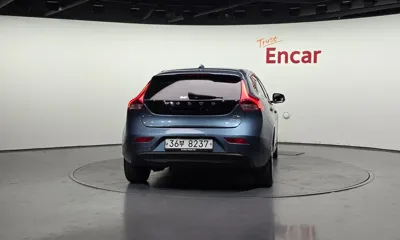 Volvo V40 2014, 77612 км, за 3298.52 USD