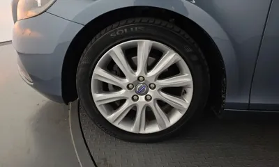 Volvo V40 2014, 77612 км, за 3298.52 USD