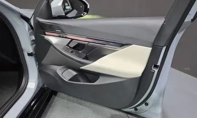 BMW 5-Series 2025, 2086 км, за 50726.03 USD - фото 24