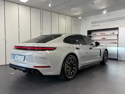 Porsche Panamera 2025, 4242 км, за 132247.63 USD