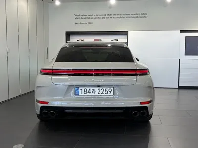 Porsche Panamera 2025, 4242 км, за 132247.63 USD