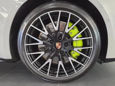 Porsche Panamera 2025, 4242 км, за 132247.63 USD