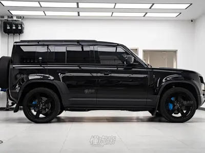 Land Rover Defender 2023, 39500 км, за 86496.42 USD