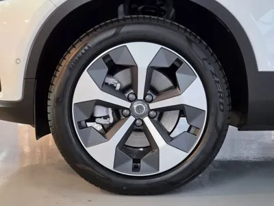 Volvo XC40 2026, 1065 км, за 27972.96 USD