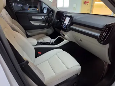 Volvo XC40 2026, 1065 км, за 27972.96 USD - фото 11