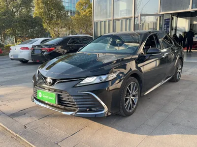 Toyota Camry · 2023 год