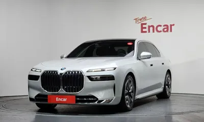 BMW i7 · 2023 год