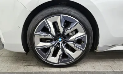 BMW i7 2023, 28276 км, за 78559.62 USD