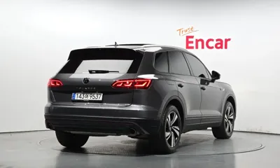 Volkswagen Touareg 2023, 41077 км, за 32243.14 USD