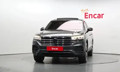 Volkswagen Touareg 2023, 41077 км, за 32243.14 USD