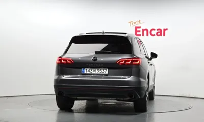 Volkswagen Touareg 2023, 41077 км, за 32243.14 USD