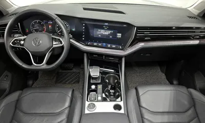 Volkswagen Touareg 2023, 41077 км, за 32243.14 USD - фото 7