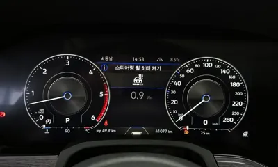 Volkswagen Touareg 2023, 41077 км, за 32243.14 USD - фото 8