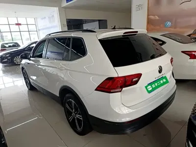 Volkswagen Tiguan L 2020, 84300 км, за 11214.15 USD