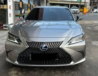 Lexus ES · 2021 год