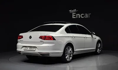 Volkswagen Passat 2018, 125792 км, за 12164.99 USD