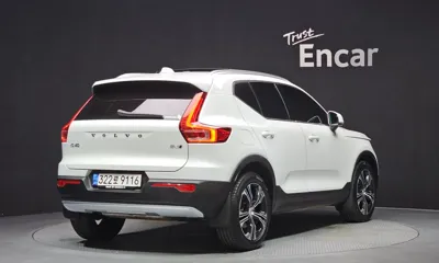 Volvo XC40 2022, 21351 км, за 22687.37 USD