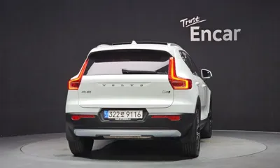 Volvo XC40 2022, 21351 км, за 22687.37 USD