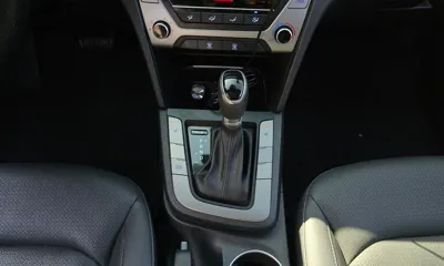 Hyundai Avante 2018, 54154 км, за 8064.52 USD - фото 9