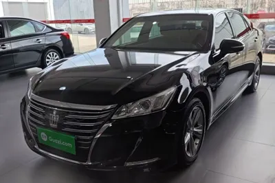 Toyota Crown · 2015 год