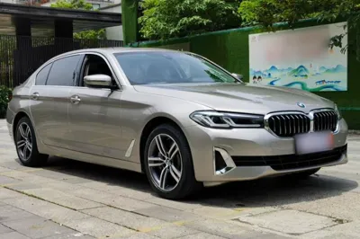BMW 5 Series 2021, 62800 км, за 33042 USD