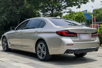 BMW 5 Series 2021, 62800 км, за 33042 USD