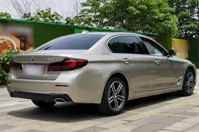 BMW 5 Series 2021, 62800 км, за 33042 USD