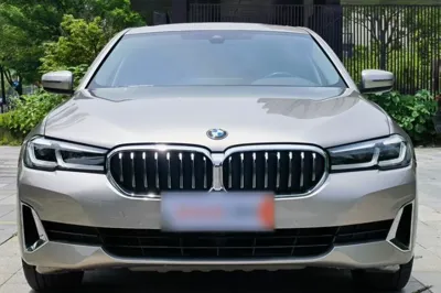 BMW 5 Series 2021, 62800 км, за 33042 USD
