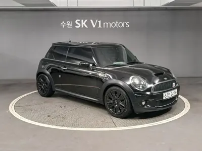 MINI Cooper 2010, 124049 км, за 2736.16 USD