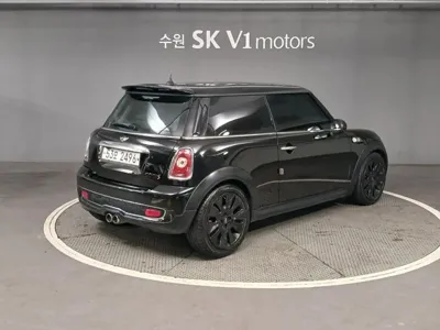MINI Cooper 2010, 124049 км, за 2736.16 USD