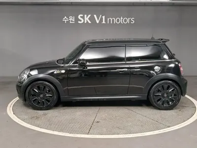 MINI Cooper 2010, 124049 км, за 2736.16 USD