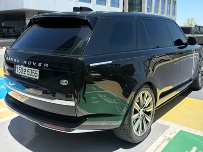 Land Rover Range Rover 2023, 35000 км, за 107491.91 USD